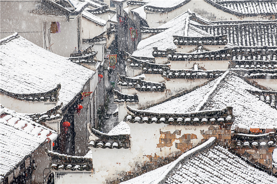 ɽͷ�´�ѩ��